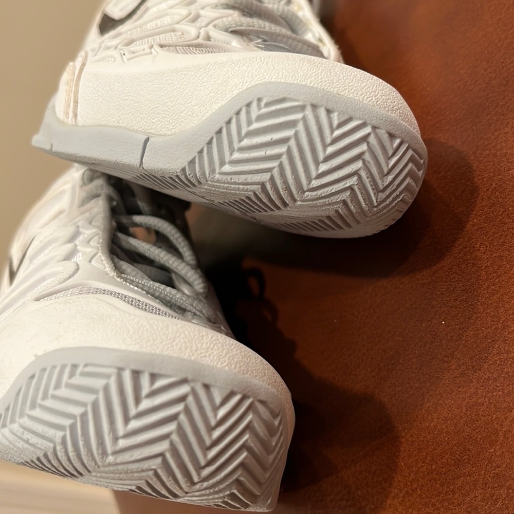 White with black trim Nike Air Zoom Breathe 2K11 Tennis shoes  - Size 6 - Picture 11 of 11